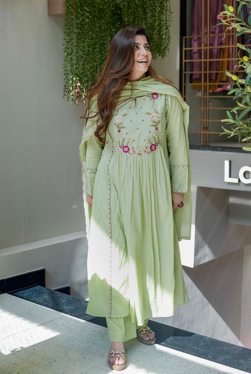 Blush Pink Embroidered Ethnic Kurta Set with Dupatta